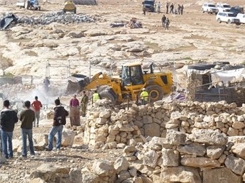 إخطارات صهيونية بهدم مساكن ومدرسة بالخليل