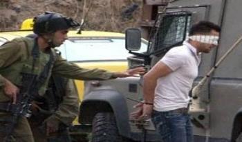 الاحتلال يعتقل ثلاثة فلسطينيين من الخليل