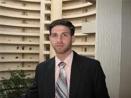 الإمارات ترحّل المهندس الفلسطيني جعفر دغلس للأردن