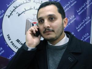 داخلية غزة تفتتح مكتب وزير الداخلية في خيامٍ على أنقاض مبنى الوزارة المدمَّر