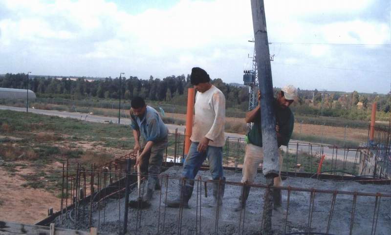 العمال المتسللون إلى الخط الأخضر .. من ضيق البطالة إلى ذل الاحتلال