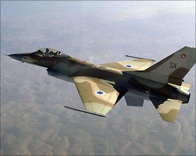 هآرتس: الجيش دفع بمقاتلاته لإبعاد الطائرة المصرية المختطفة