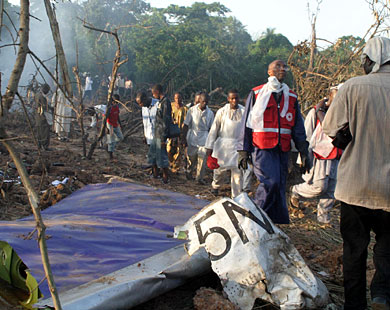 مصرع أكثر من 100 شخص إثر تحطم طائرة بنيجيريا